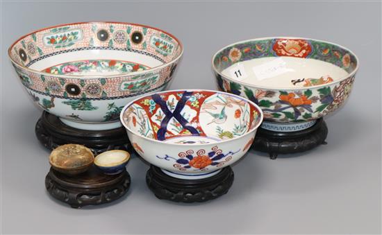 A 17th century Chinese Hatcher cargo ceramic box and cover, two Japanese Imari bowls and a Chinese bowl largest bowl diameter 25cm